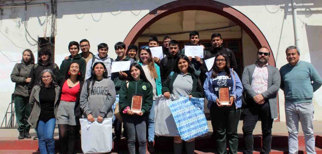 Estudiantes de liceos técnicos profesionales recibieron reconocimiento