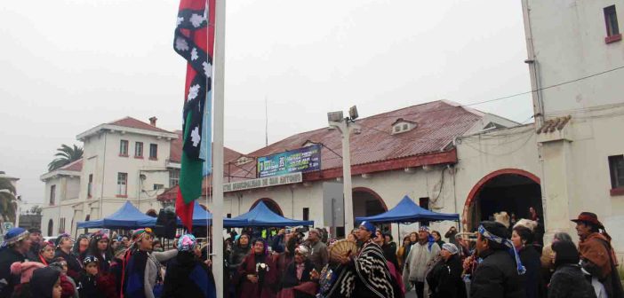 Galería de imágenes: Se izó bandera mapuche en San Antonio dando inicio al Mes de los Pueblos Originarios