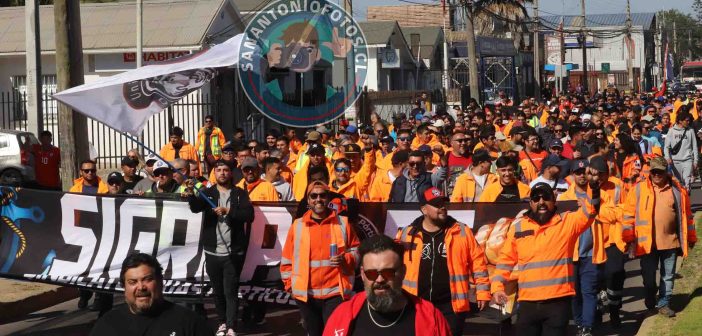 Galería de imágenes: Trabajadores portuarios en alerta tras paro del primer turno en apoyo a los trabajadores de Coronel