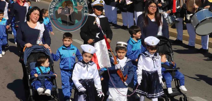 Galería de imágenes: Vea  completa cobertura de todos los establecimientos escolares que rindieron honores en Desfile Escolar a las Glorias Navales