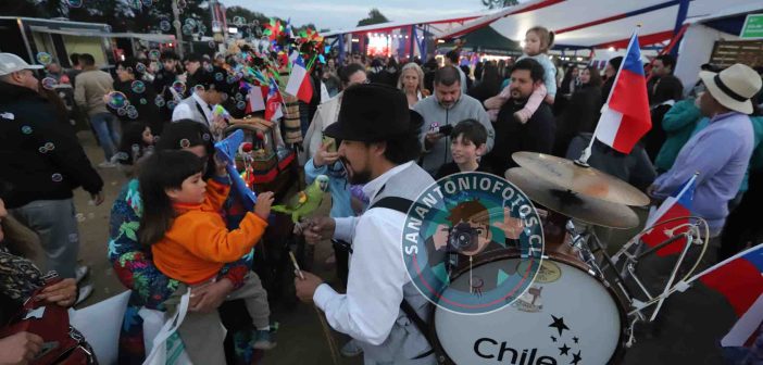 Galería de imágenes: Santo Domingo inauguró gran fonda  en la medialuna con lleno total de asistentes