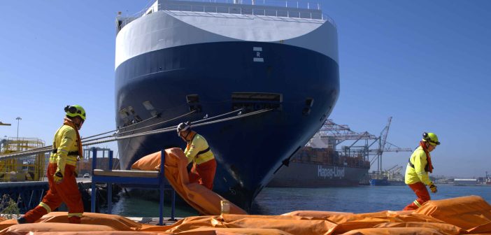 Puerto San Antonio, Armada y concesionarios realizan simulacro de derrame de combustible en el mar