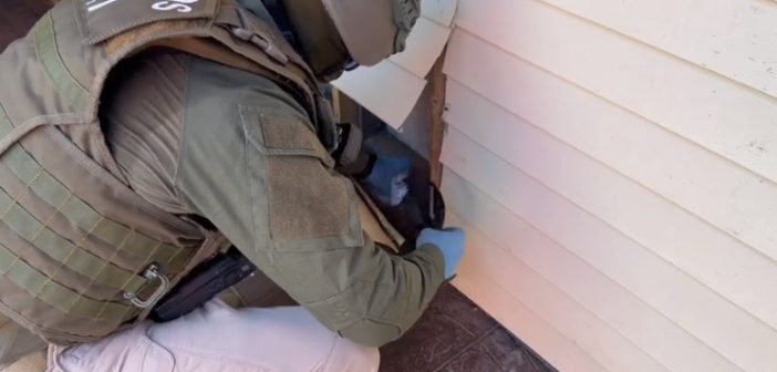 Carabineros del OS7 de detiene a tres personas en Cartagena, una de ellas con arresto domiciliario total