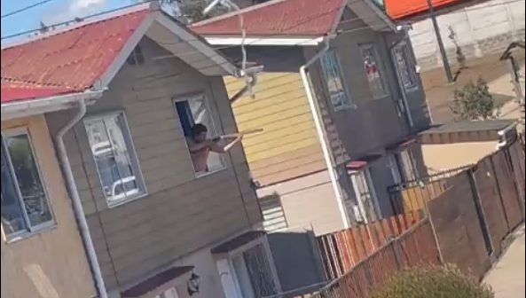 Hombre de 31 años disparó con escopeta desde segundo piso en Villa El Trigal de San Antonio