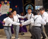 Galería de imágenes: Alumnos de la Escuela Cristo del Maipo celebró el Día del Libro con danza, poesía y talento