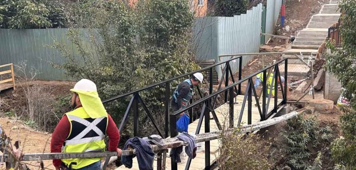 Pasarelas de Arturo Prat y Plutón entran en su fase final y pronto mejorarán la conectividad en Cerro Alegre